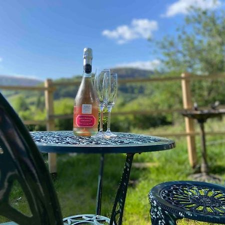 Couples Getaway, With Mountain Views/Dog Friendly Villa Crickhowell Bagian luar foto