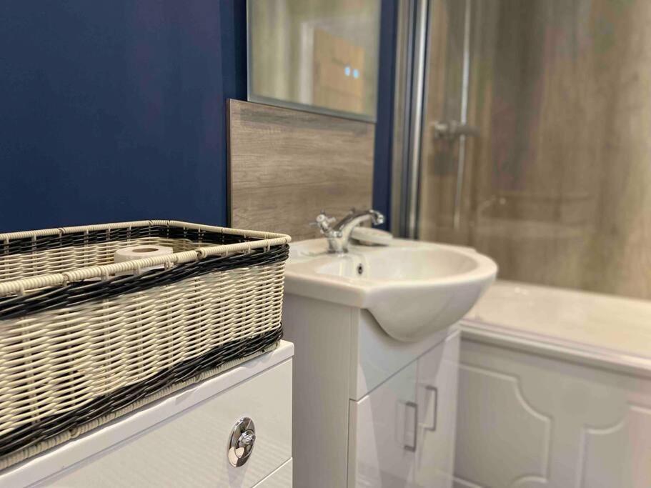 Couples Getaway, With Mountain Views/Dog Friendly Villa Crickhowell Bagian luar foto