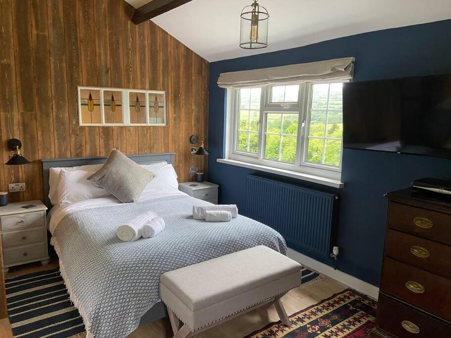 Couples Getaway, With Mountain Views/Dog Friendly Villa Crickhowell Bagian luar foto