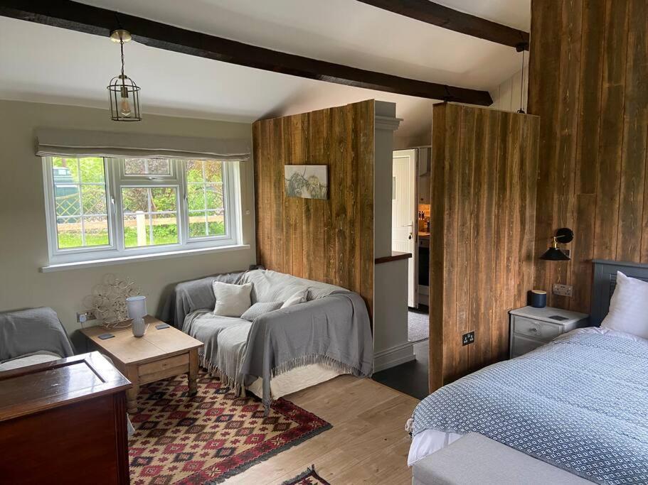 Couples Getaway, With Mountain Views/Dog Friendly Villa Crickhowell Bagian luar foto
