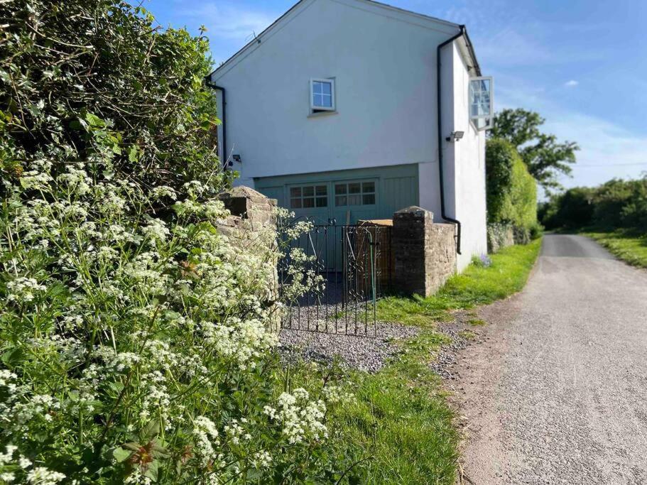 Couples Getaway, With Mountain Views/Dog Friendly Villa Crickhowell Bagian luar foto
