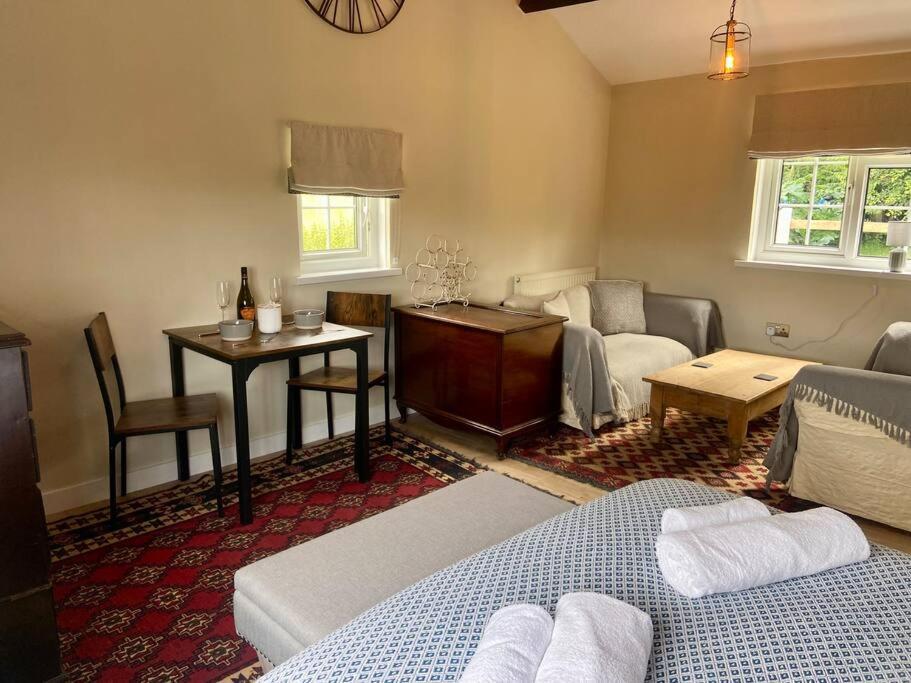 Couples Getaway, With Mountain Views/Dog Friendly Villa Crickhowell Bagian luar foto