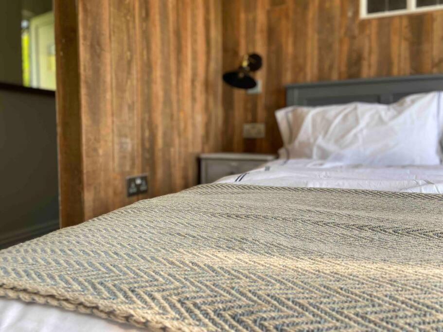 Couples Getaway, With Mountain Views/Dog Friendly Villa Crickhowell Bagian luar foto