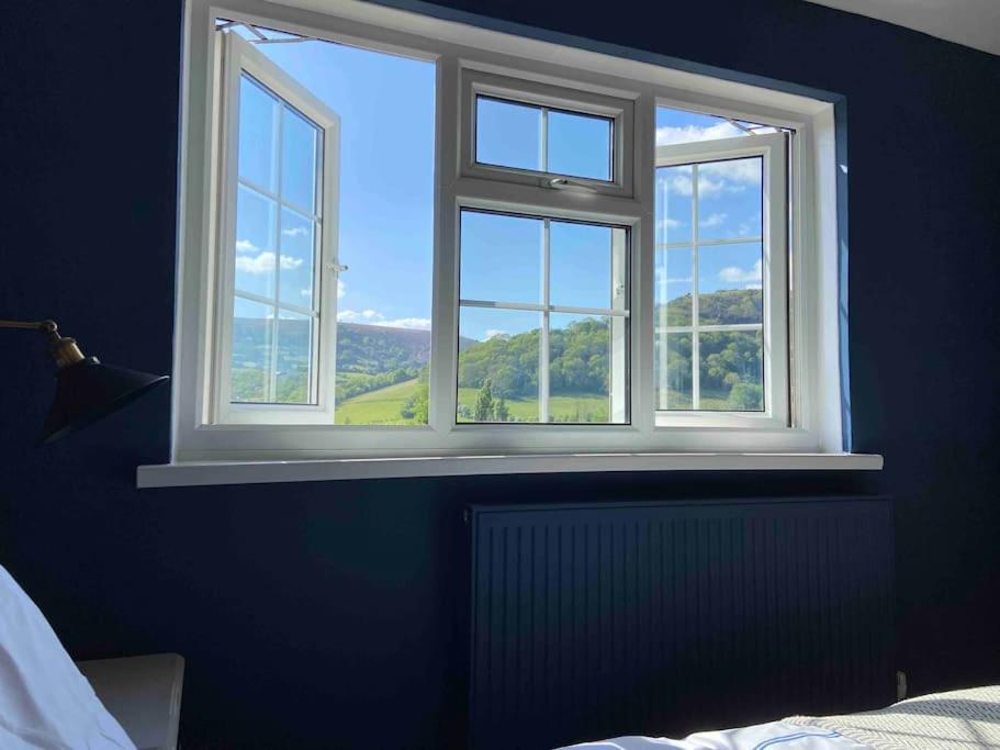 Couples Getaway, With Mountain Views/Dog Friendly Villa Crickhowell Bagian luar foto