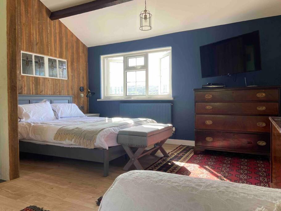 Couples Getaway, With Mountain Views/Dog Friendly Villa Crickhowell Bagian luar foto