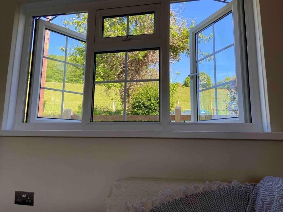Couples Getaway, With Mountain Views/Dog Friendly Villa Crickhowell Bagian luar foto